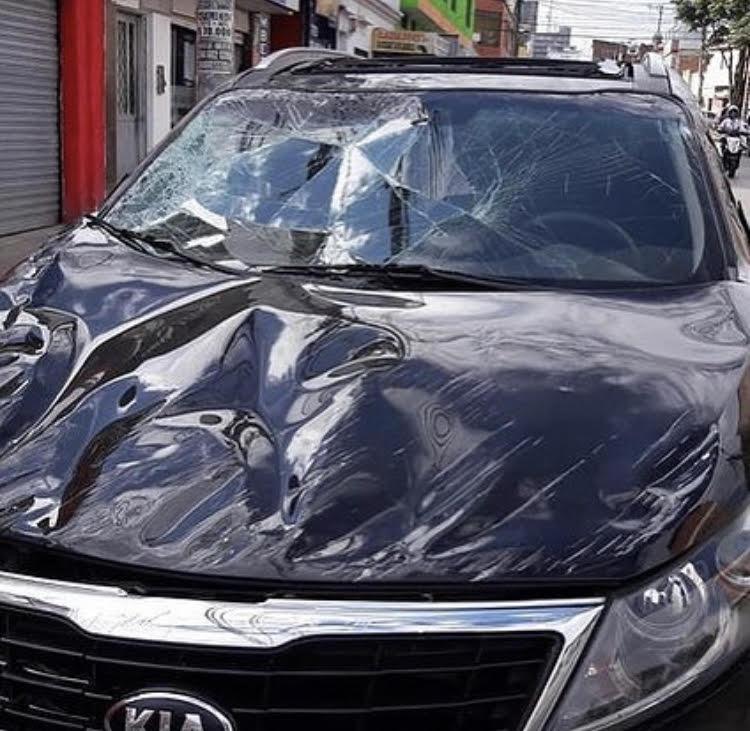 Inspección de vehículo con daños frontales